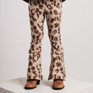 flare legging met print saron animal bruin katoen modal 2026 baje studio look 02.jpg