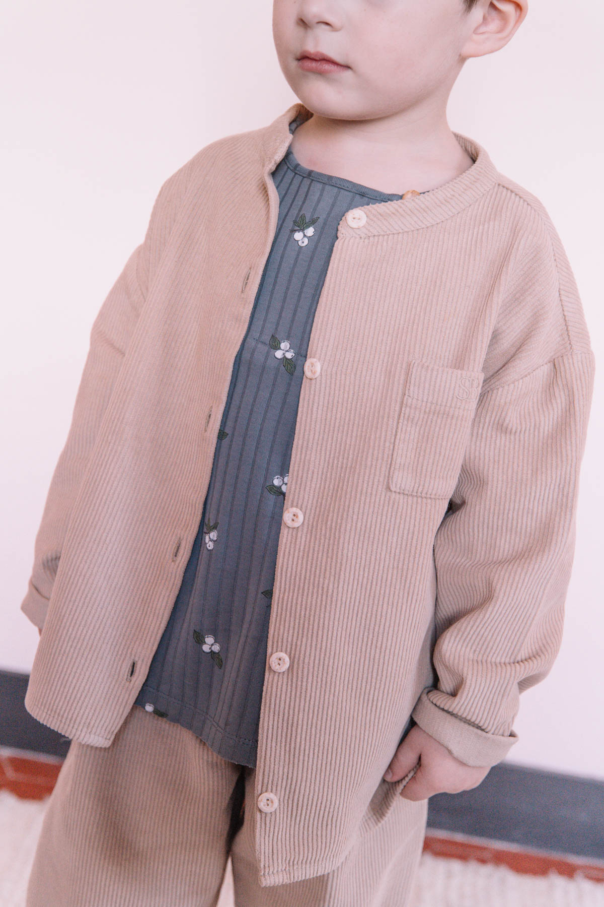 tshirt orso bleu gui chemise jim taupe pantalon carrot taupe 2.jpg